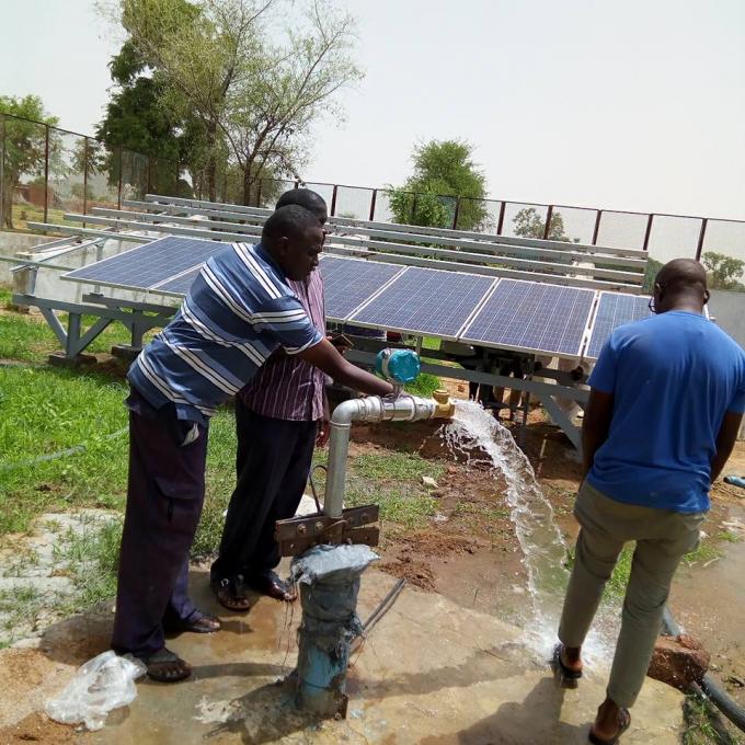 a C.C. 3.7kw ao inversor solar da C.A. para automaticamente começa e para o sistema de irrigação solar